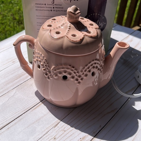 Scents Vintage Teapot Warmer NEW  Retired - Picture 3 of 7
